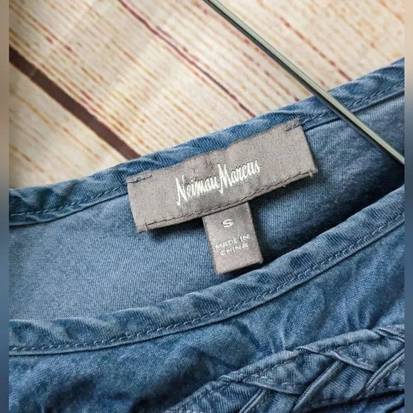 Neiman Marcus Size Small Chambray Tencel Double V-Neck Ruffle Sleeve Tunic Top - Picture 6 of 10